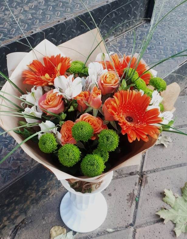 Букет цветов из: Герберы, Хризантемы, Альстромерии и Розы в Плотниково