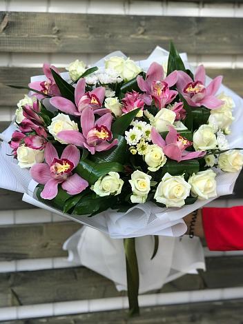 Букет цветов из: Розы и Хризантемы в Плотниково
