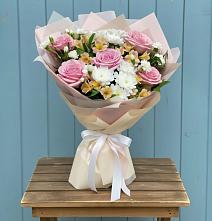 Букет цветов из:  Гвоздики, Орхидеи и Розы в Плотниково