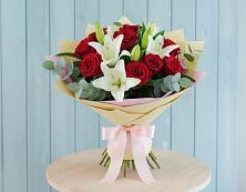Букет цветов из:  Лилии и Розы в Плотниково