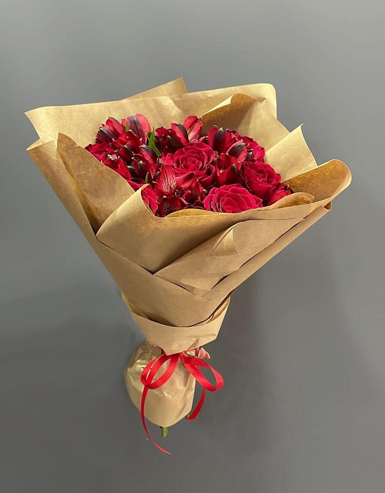 Букет цветов из: Альстромерии и Розы в Плотниково