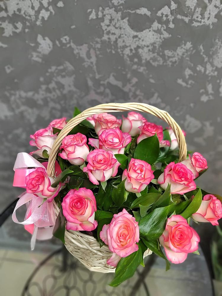 Цветочная композиция из Розы в корзине в Плотниково