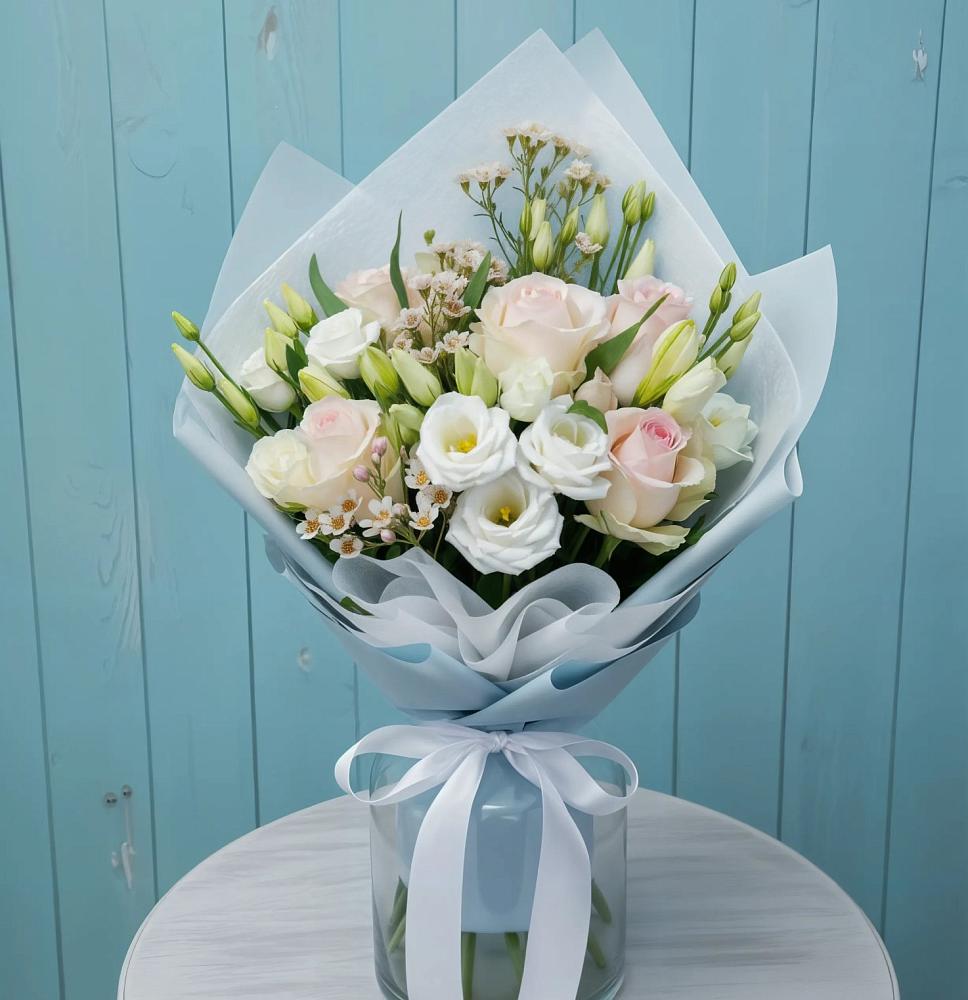 Букет цветов из: Розы и Лизиантусы в Плотниково