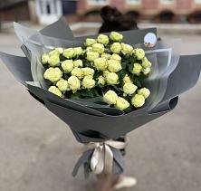 Букет Белые кустовые розы Солинеро в Плотниково