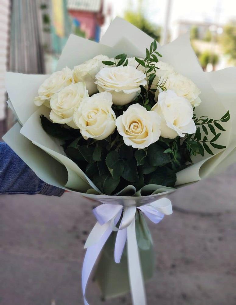 Букет Белые розы Проуд в Плотниково