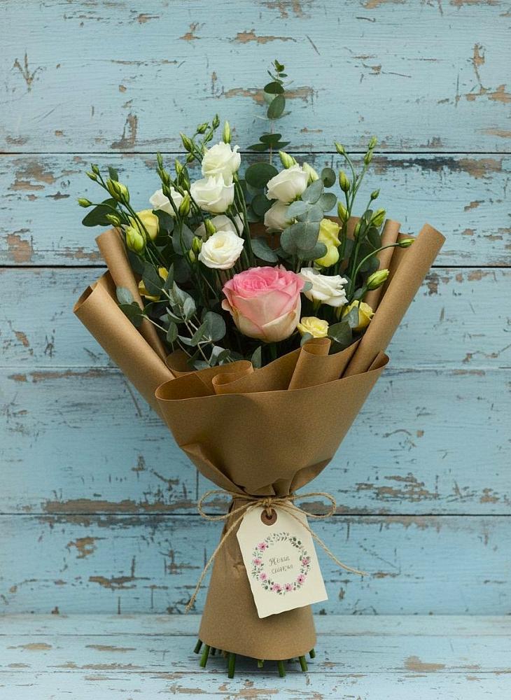 Букет цветов из: Розы и Лизиантусы в Плотниково