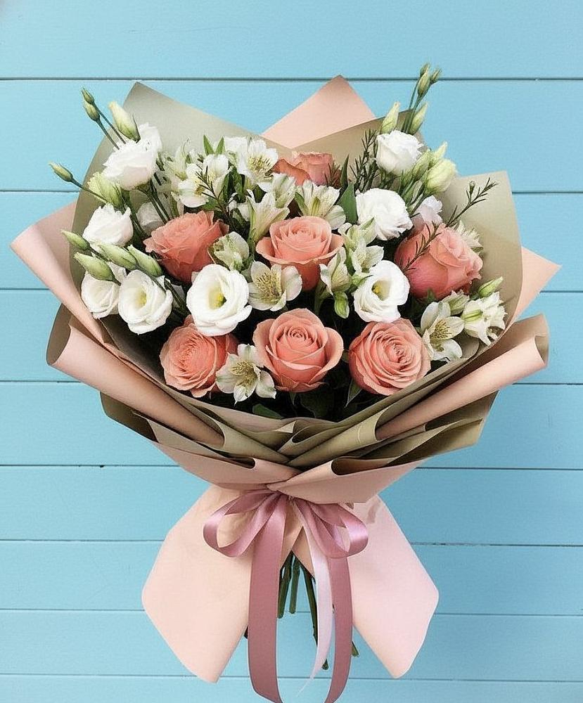 Букет цветов из: Розы, Альстромерии и Лизиантусы в Плотниково