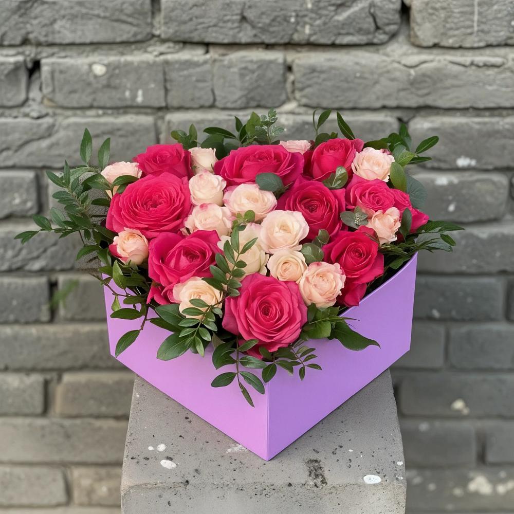 Цветочная композиция из Розы в коробке в Плотниково