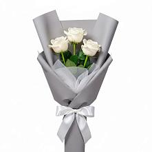 Букет 3 белые розы в Плотниково