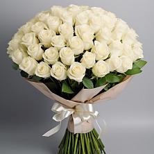 Букет 101 беля роза Белоснежка в Плотниково