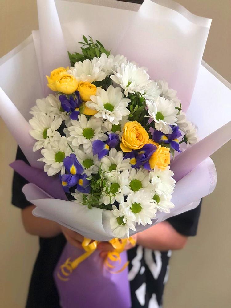 Букет цветов из: Ирисы, Хризантемы и Розы в Плотниково