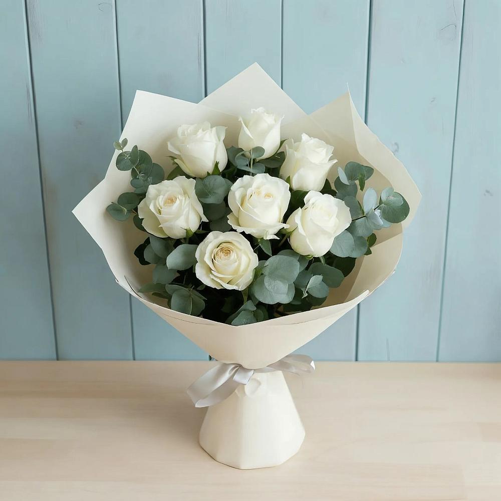 Букет Белые розы в Эвкалипте в Плотниково