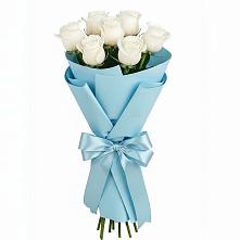 Букет 7 белых роз Проуд в Плотниково