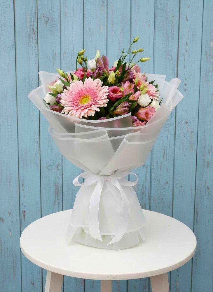 Букет цветов из: Герберы, Альстромерии и Лизиантусы в Плотниково