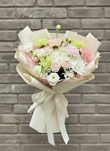 Букет цветов из:  Гвоздики, Розы, Лизиантусы и Хризантемы в Плотниково