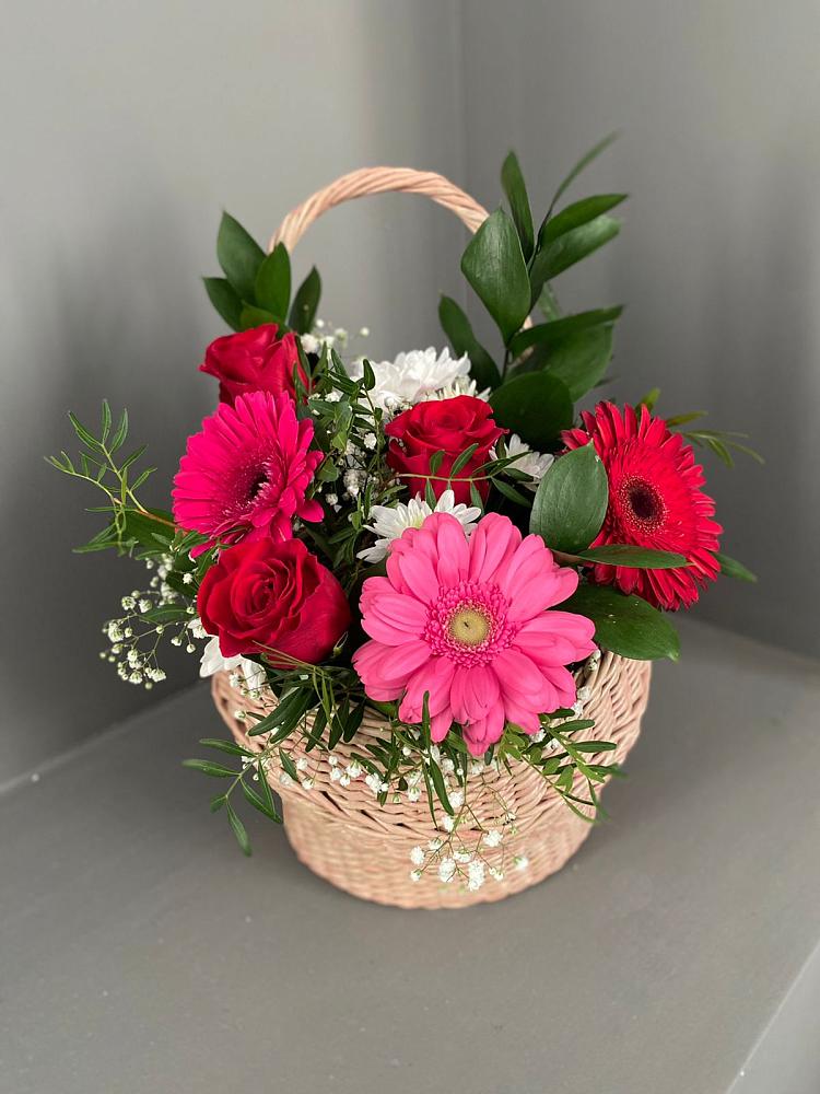 Цветочная композиция из Розы, Хризантемы и Герберы в корзине в Плотниково