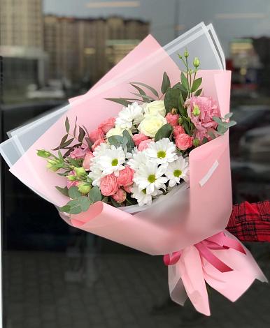 Букет цветов из: Розы, Лизиантусы и Хризантемы в Плотниково