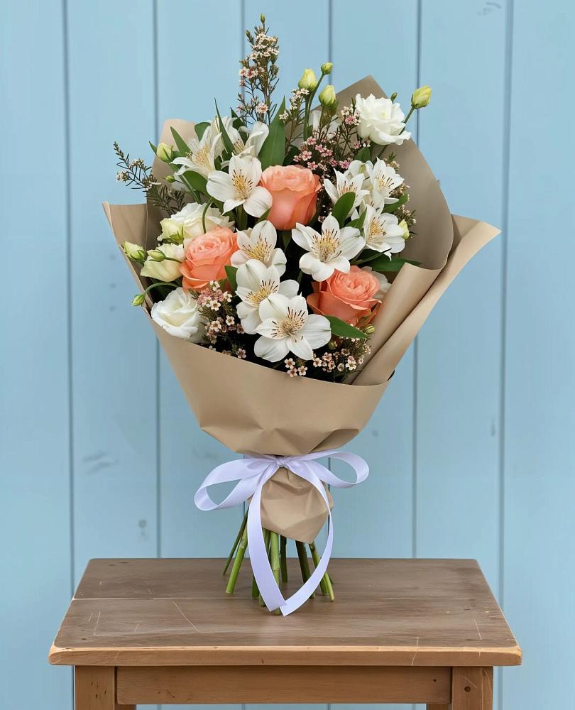 Букет цветов из: Альстромерии, Лизиантусы, Розы и Хризантемы в Плотниково