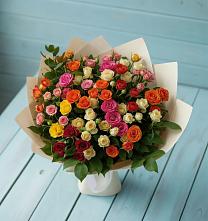 Букет Микс из разноцветных кустовых роз в Плотниково