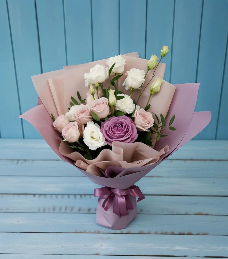 Букет цветов из: Розы и Лизиантусы в Плотниково